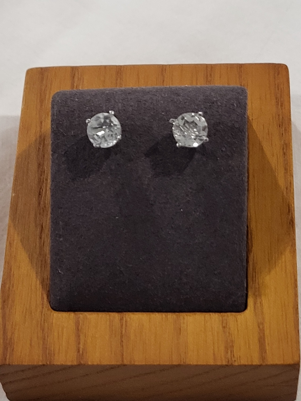 Brand New Classic Genuine Clear White Topaz Stud Earrings